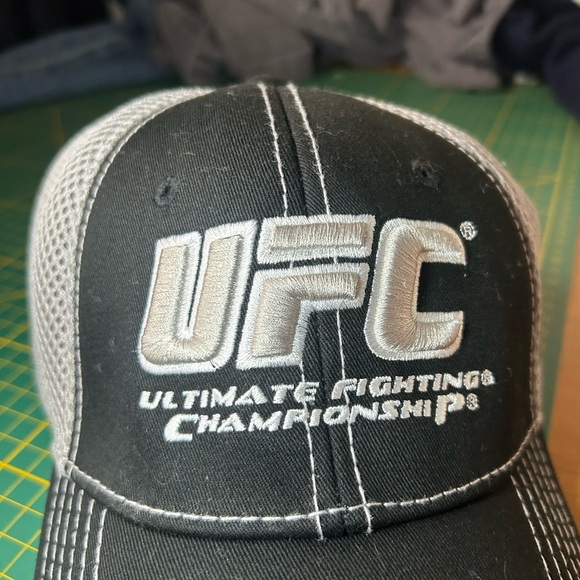 2008 Official UFC a-flex trucker hat - Picture 5 of 10